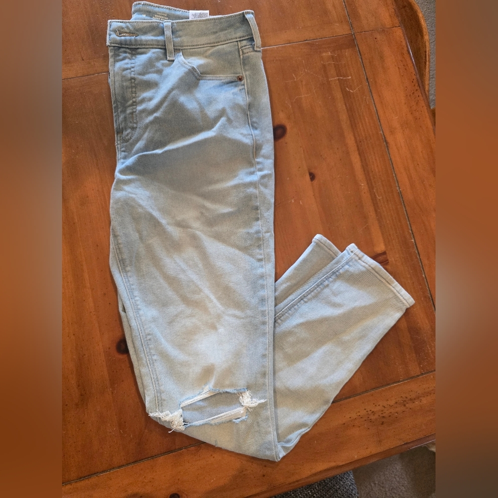 Old Navy Size 10 high rise rockstar super skinny jeans, Light Blue NWOT.